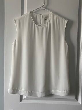 RW&CO. White Sleeveless Round-Neck Lined Blouse
